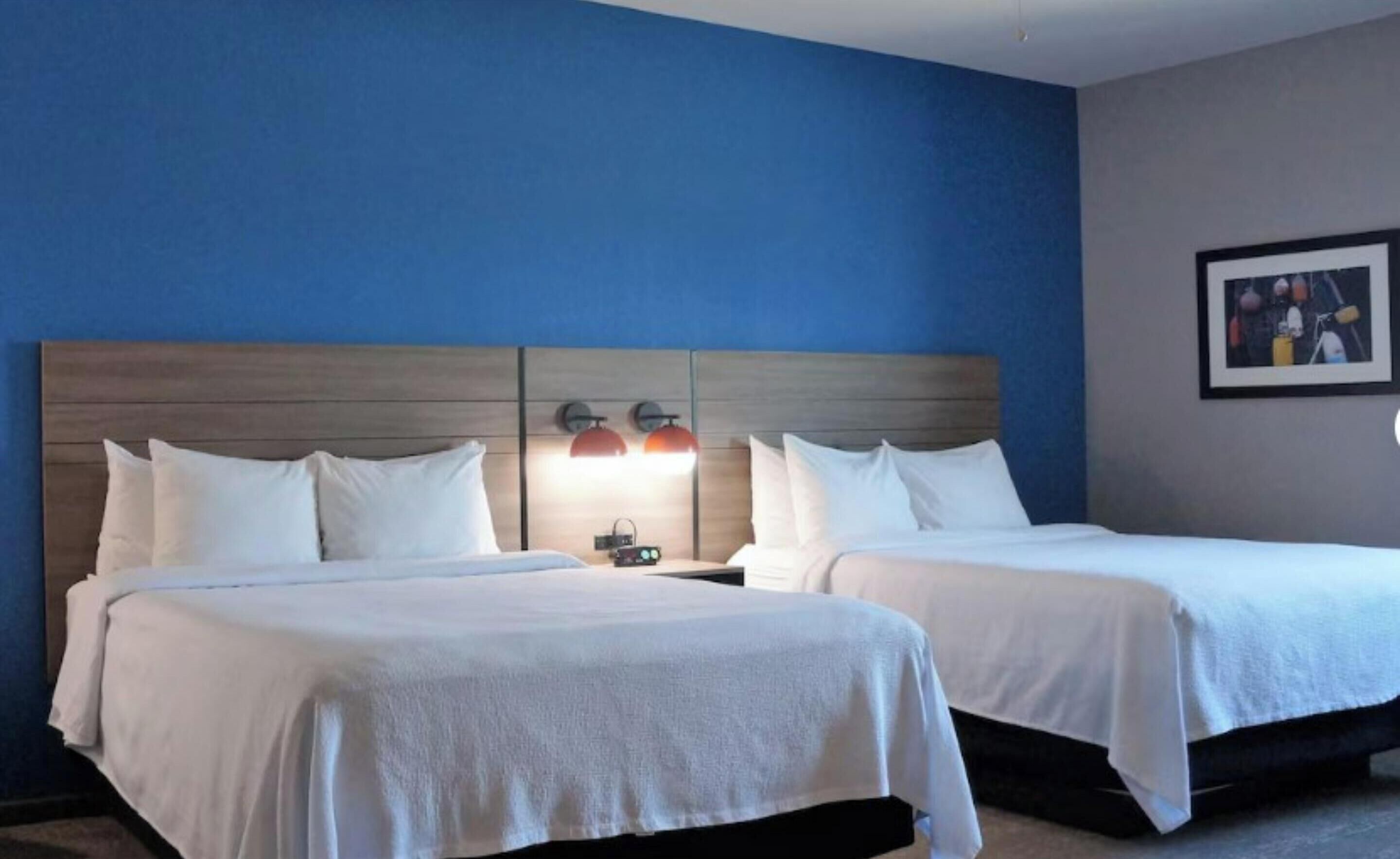 Skrivebord, strykejern/-brett, wi-fi (inkludert) og sengetøy