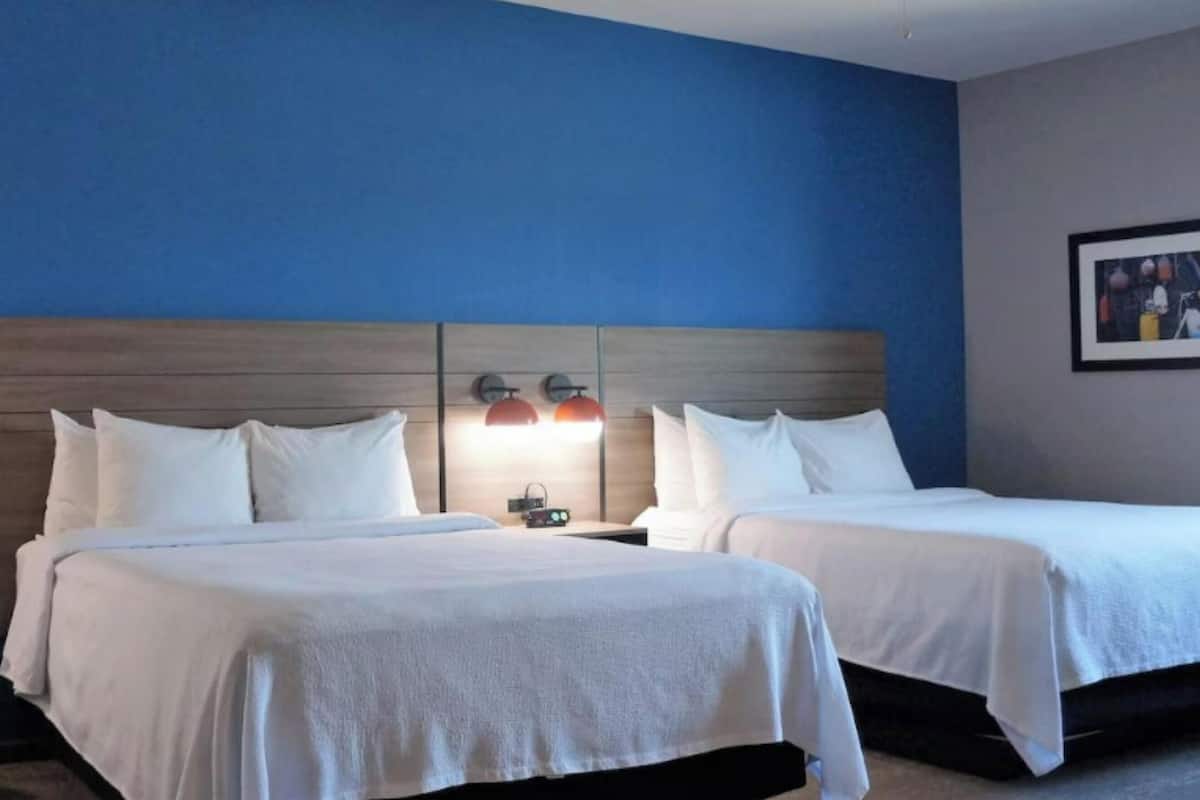 Skrivebord, strykejern/-brett, wi-fi (inkludert) og sengetøy