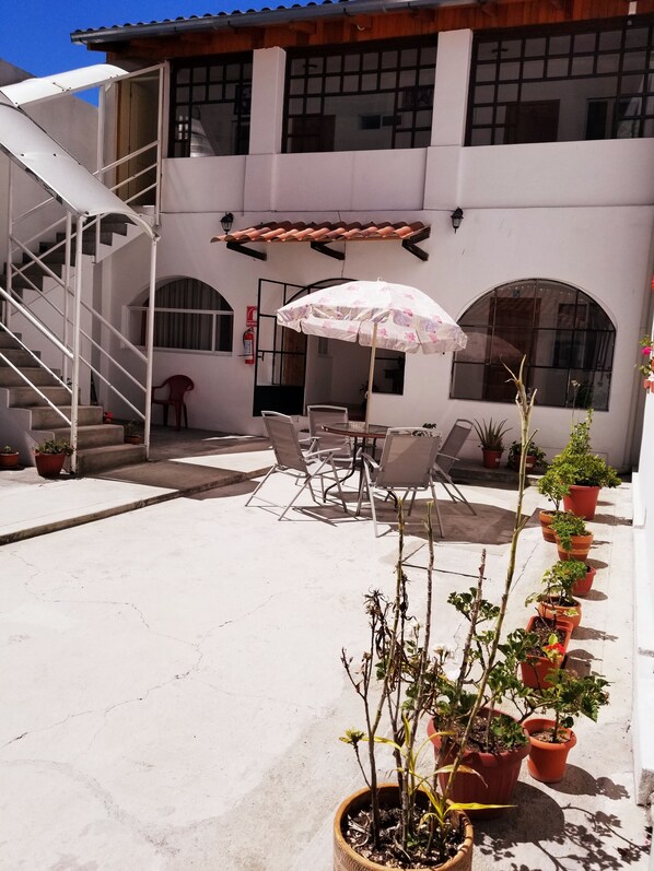 Courtyard view - Heritage Inn (Quito)