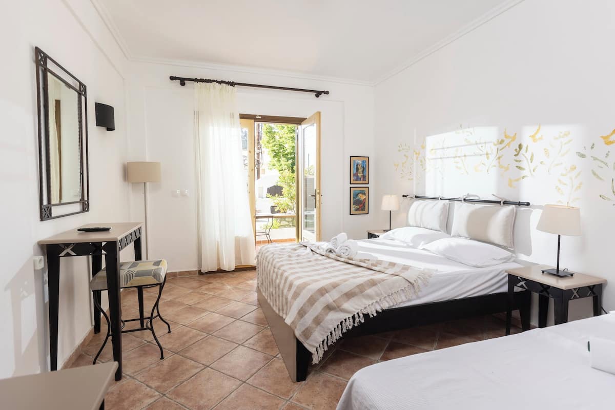 Habitación triple | 1 habitación, cunas gratuitas y ropa de cama