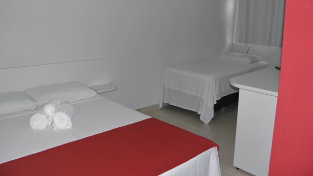 Minibar, desk, cribs (free), rollaway beds (surcharge) - Eduardo Hotel (Foz do Iguacu)