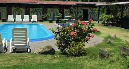 El Faro Beach Hostel