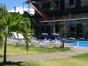 Outdoor pool - El Faro Beach Hostel (Quepos)