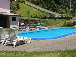 Outdoor pool - El Faro Beach Hostel (Quepos)