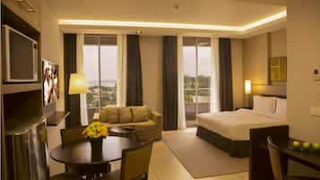 Deluxe Room, 1 King Bed with Sofa bed, River View | Egyptian cotton sheets, down comforters, pillowtop beds, minibar