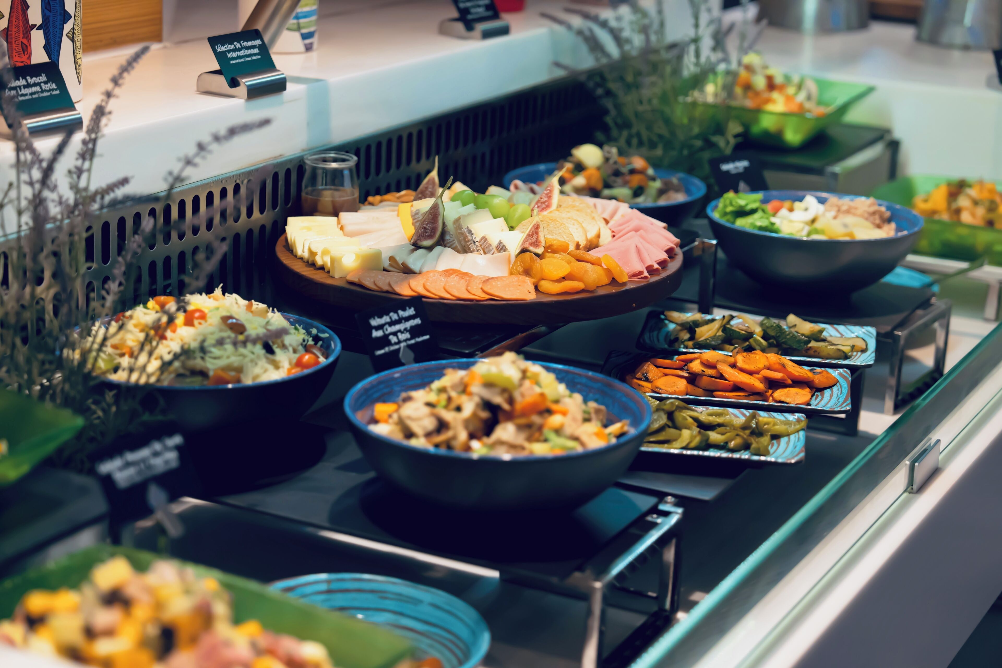 daily buffet breakfast (usd 32 per person)