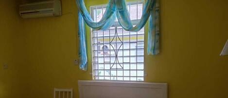 1 chambre, fer et planche Ă repasser, literie fournie