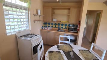 Casa de campo, 3 habitaciones | Cocina privada | Refrigerador con congelador, microondas y parrilla de estufa