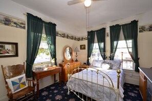 Studio Suite, 1 Double Bed, City View (Shared Bathroom)