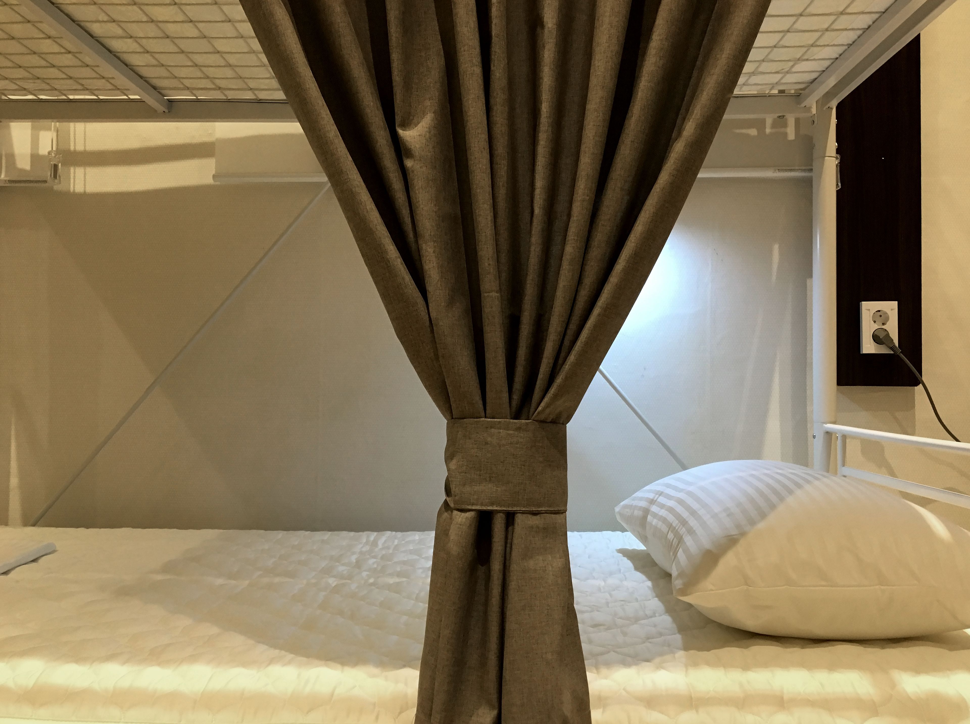 soundproofing, free wifi