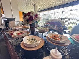 Frokost, lunsj og middag serveres