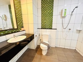 Tomannsrom – superior | Bad | Dusj, toalettartikler (inkludert) og håndklær