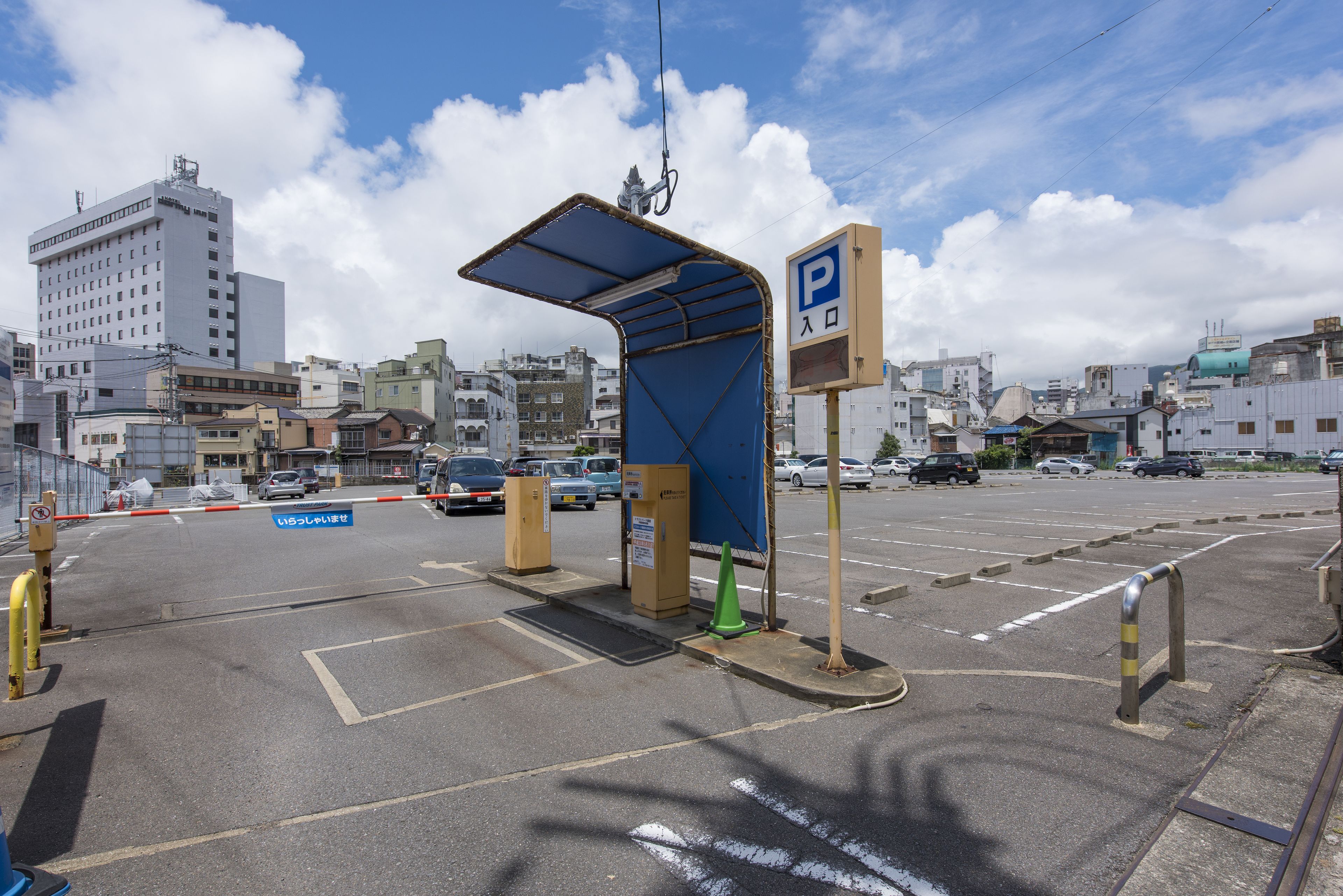 self-parking (surcharge) 1000 per night