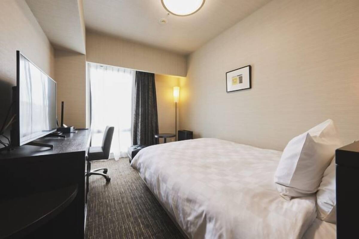 Desk, laptop workspace, iron/ironing board, free WiFi