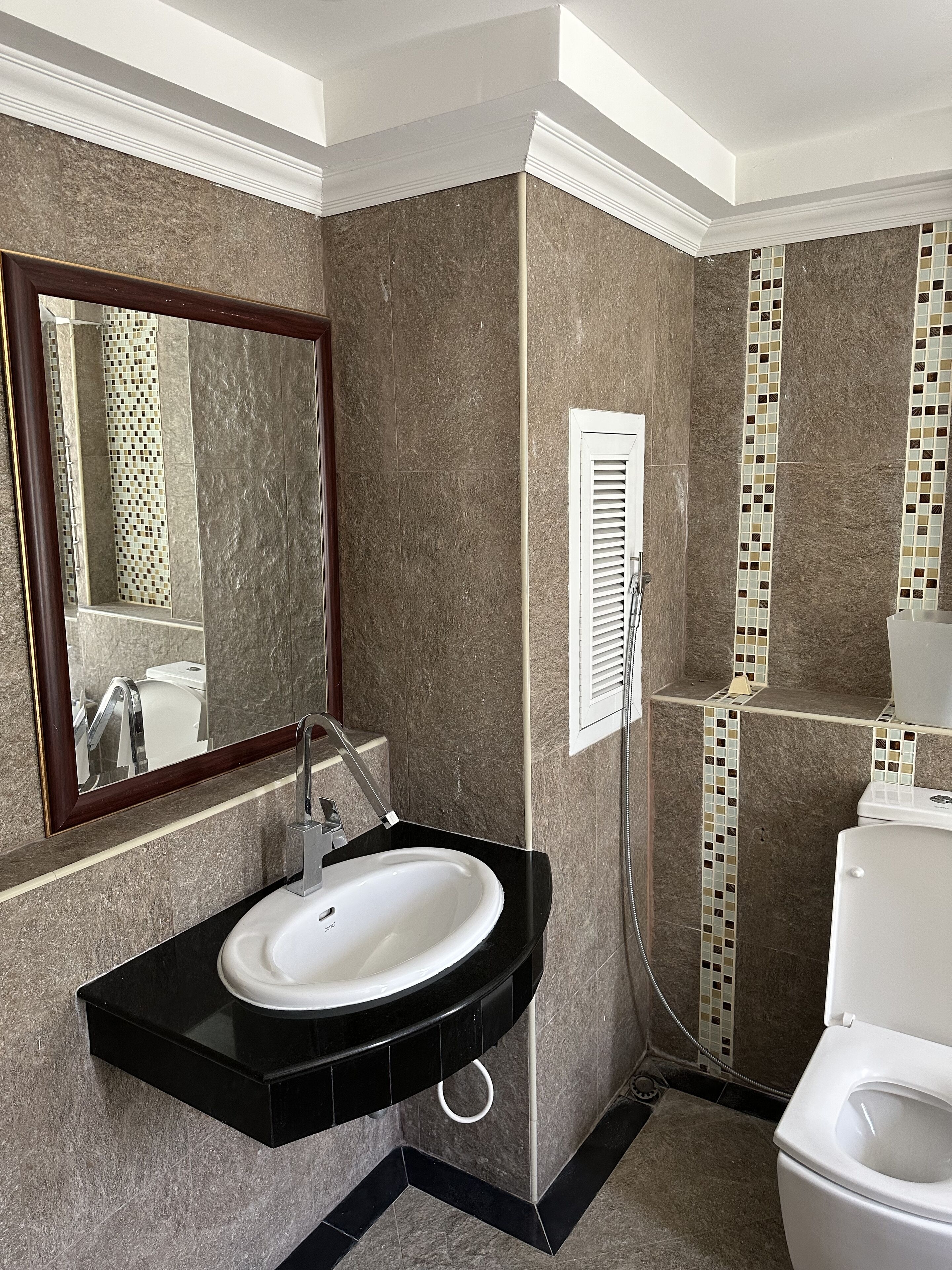 suite with jaccuzi | bathroom | free toiletries, towels