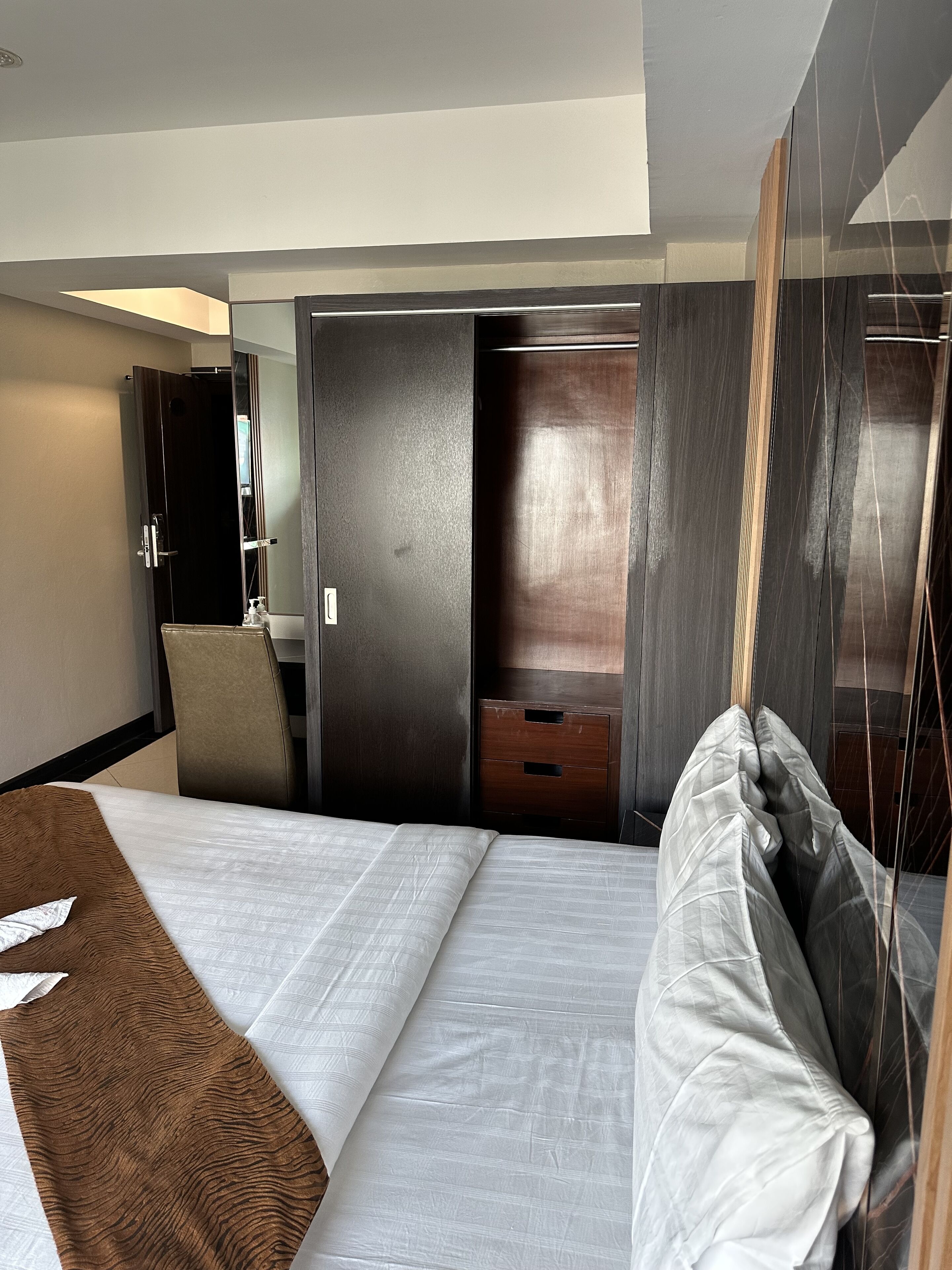 superior double room | in-room safe, desk, free wifi