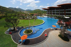 Indoor pool, outdoor pool - SANYA OCEAN SONIC BANLING HOTSPRING RESORT (Sanya)