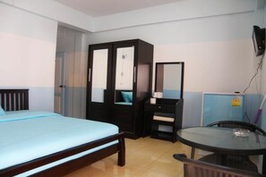 Standard Air-Con King Room | Bàn, truy cập Internet không dây miễn phí 