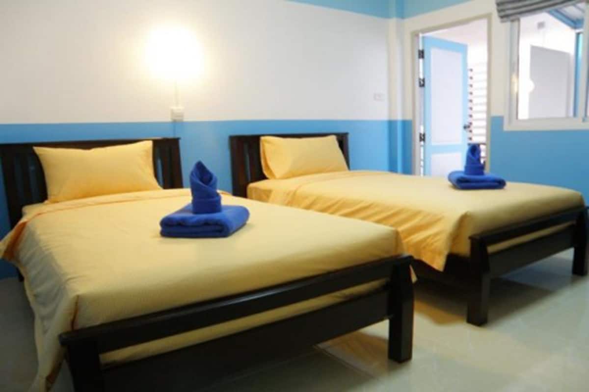 Standard Air-Con Twin Room | Desk, free WiFi