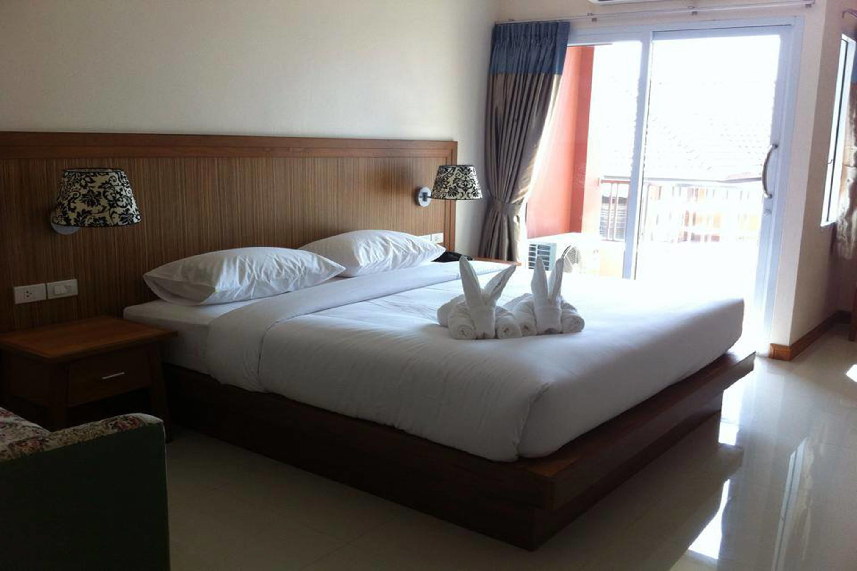 hypo-allergenic bedding, in-room safe, desk, blackout curtains