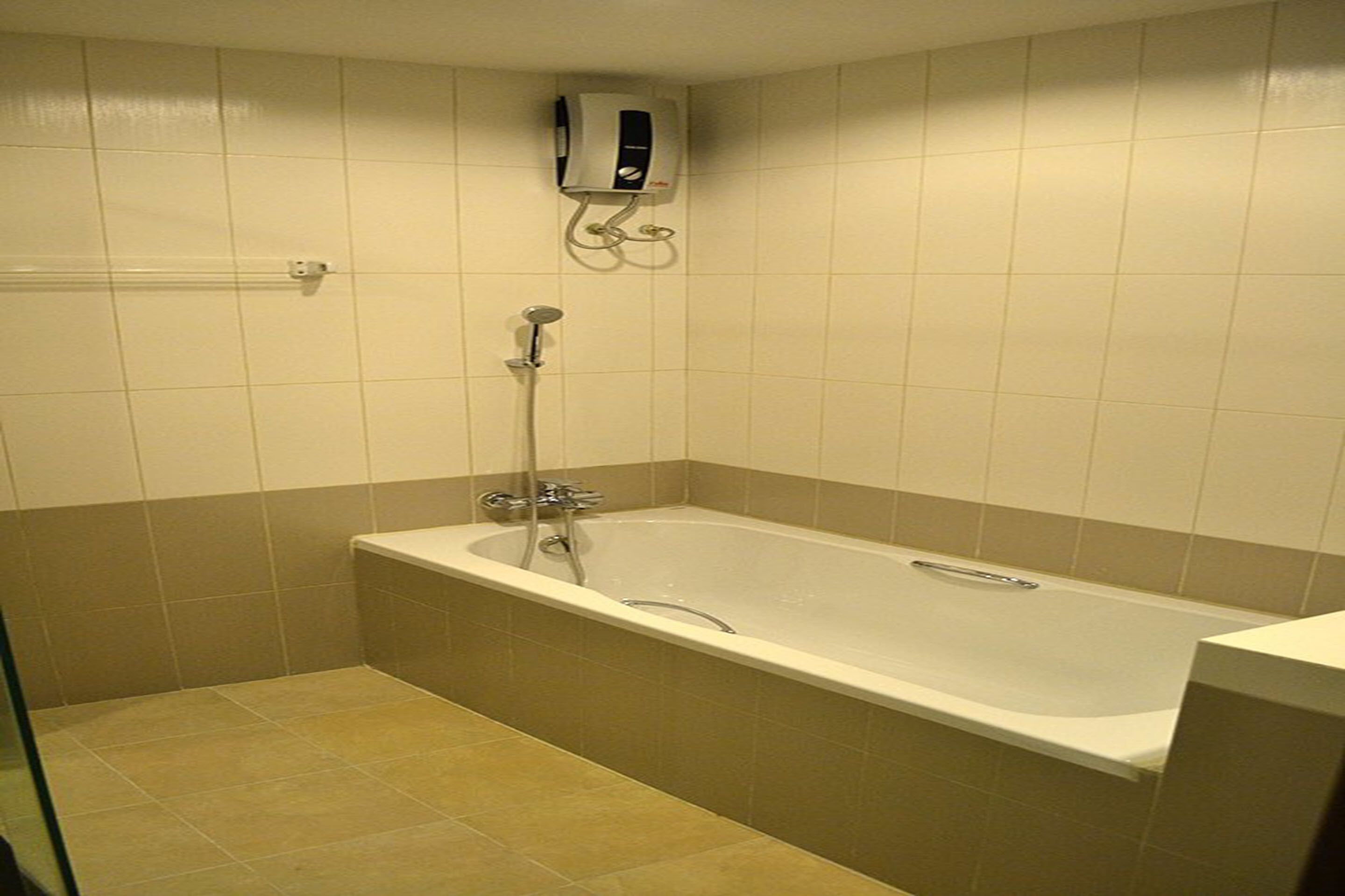 deluxe room  | bathroom | free toiletries, hair dryer, towels