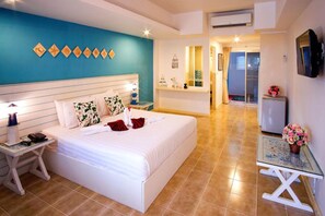 Exclusive Room 1st floor (No Elevator) | Escrivaninha, Wi-Fi de cortesia