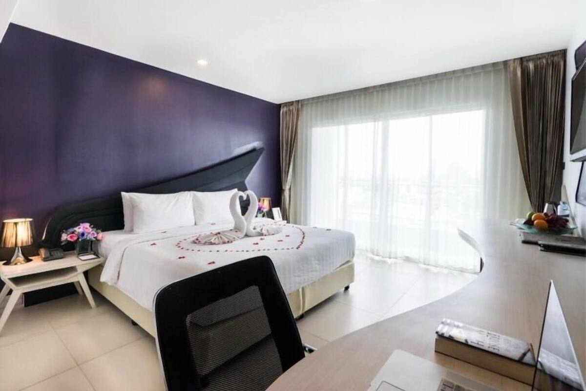 Deluxe Double Room | 迷你吧、办公桌、免费 WiFi、床单
