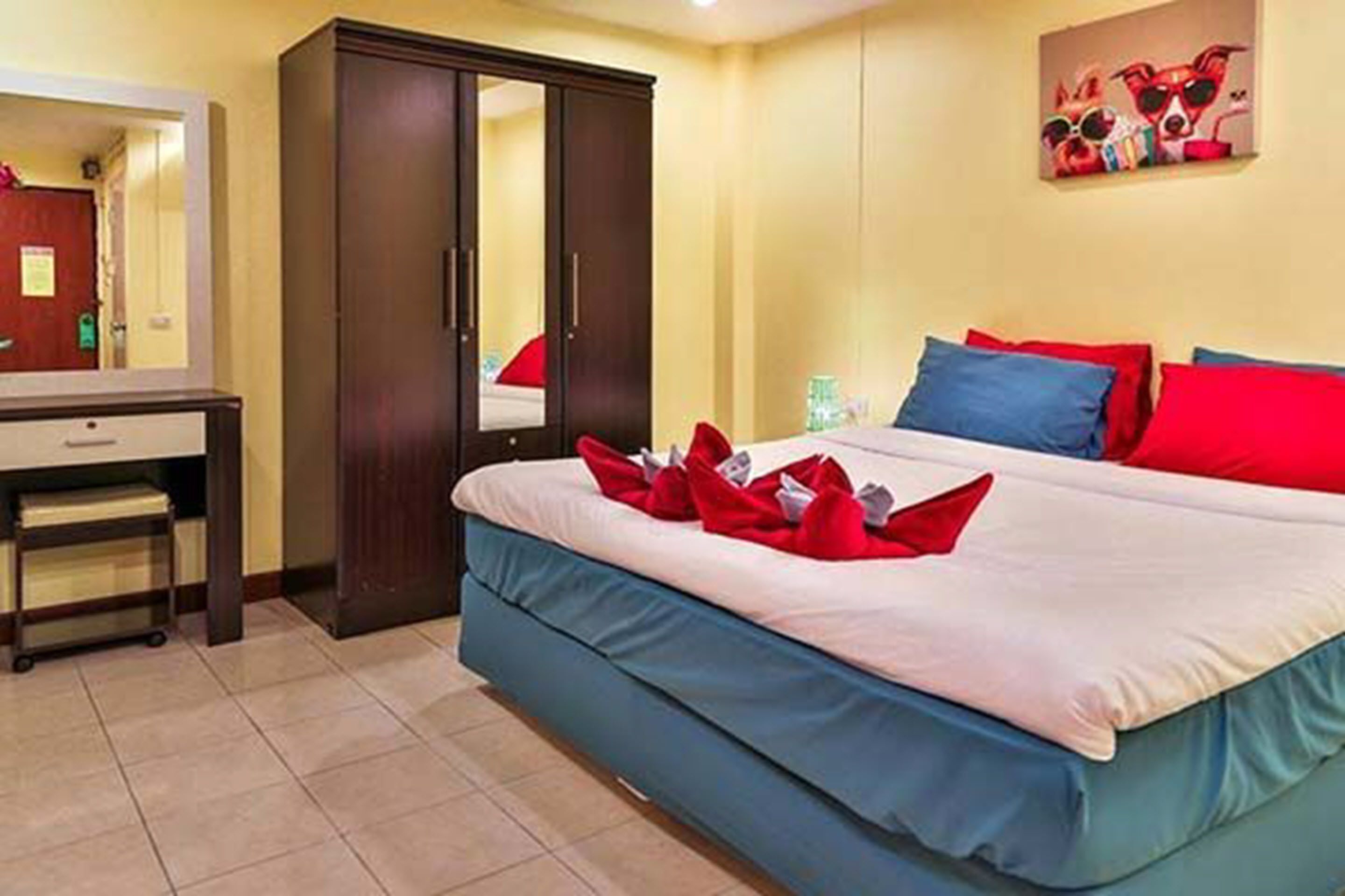 In-room safe, desk, free WiFi, bed sheets