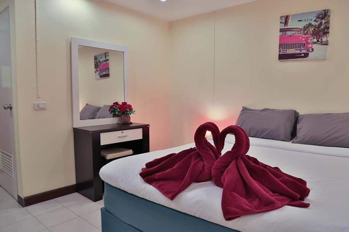 In-room safe, desk, free WiFi, bed sheets