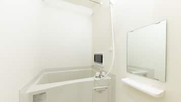 Double Room | Bathroom | Bathtub, free toiletries, towels