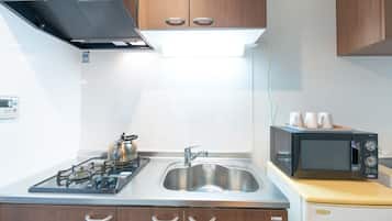 Double Room | Private kitchen | Fridge, stovetop
