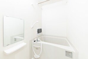 Chambre avec lits jumeaux | Salle de bain