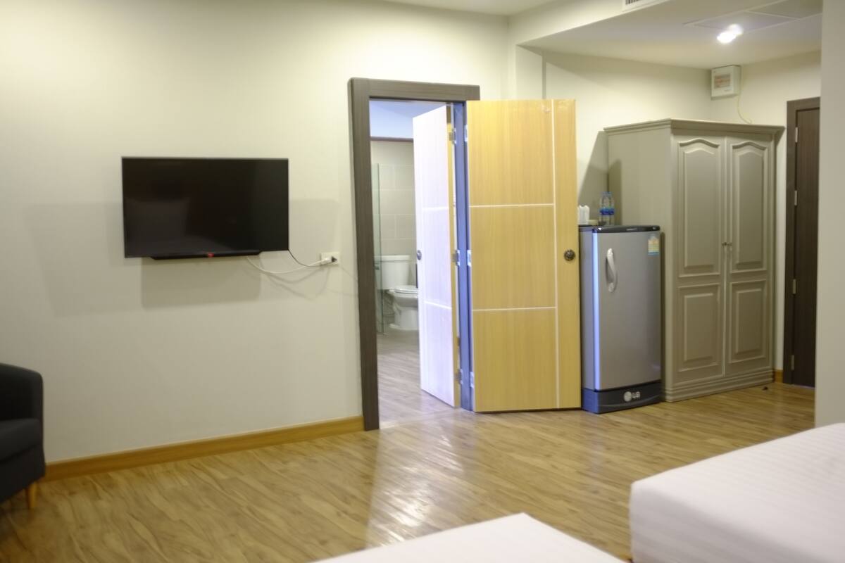 Habitación familiar, habitaciones comunicadas | Caja fuerte, escritorio, cortinas opacas y camas supletorias