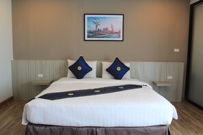 Premier Room | In-room safe, desk, blackout drapes, rollaway beds - The Perfect North Pattaya Hotel (Pattaya)