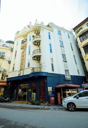 Front of property - Hạ Long Starlight Hotel (Ha Long)