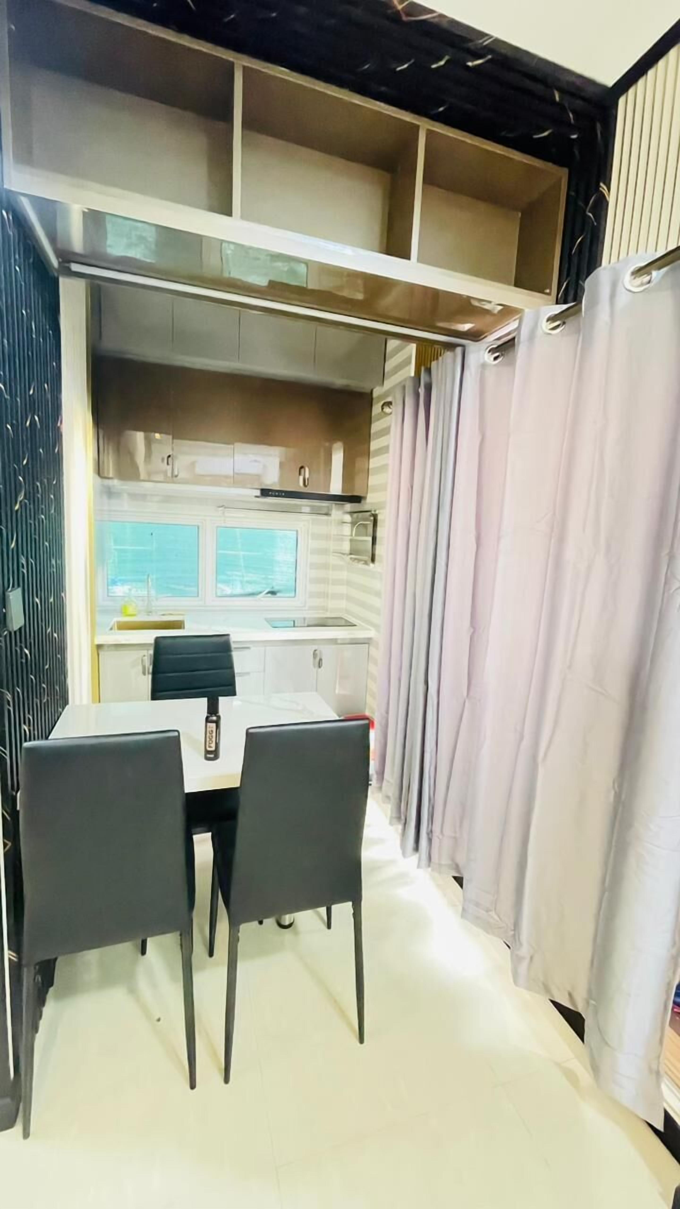 Deluxe Apartment | Private kitchen | Coffee/tea maker