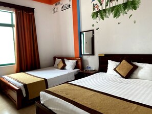 Chambre Quadruple Deluxe | Couette en duvet d'oie, surmatelas, minibar, ameublement personnalisé