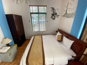 Deluxe Double Room | Down comforters, pillowtop beds, minibar, individually furnished - Alex Ha Long Hotel (Ha Long)
