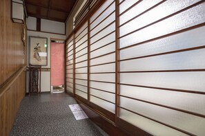 Interior entrance - KYOMACHIYA NO YADO 794inn KIYOMIZUGOJO (Kyoto)