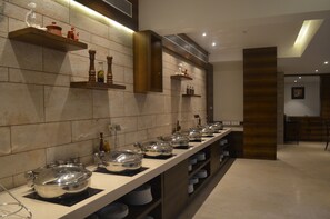 Buffet breakfast for a fee - Lemon Tree Hotel Candolim Goa (Candolim)