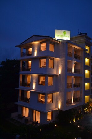Front of property - evening/night - Lemon Tree Hotel Candolim Goa (Candolim)