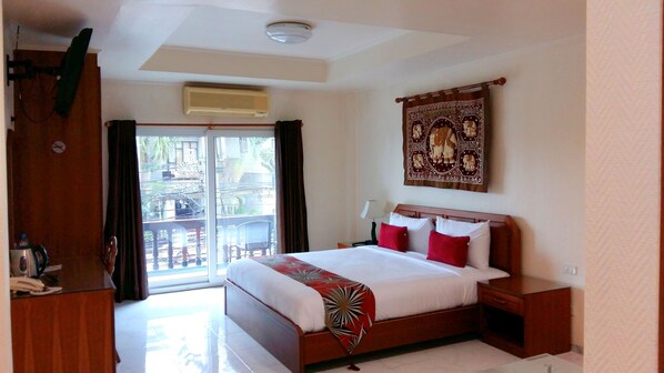 Deluxe Triple Room | In-room safe, blackout drapes, free WiFi - The Chillax Pattaya (Pattaya)