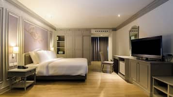Deluxe Room | Premium bedding, in-room safe, desk, blackout curtains