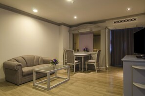 Bed room Suite | Oleskelualue | LCD-televisio, Netflix, suoratoistopalvelut