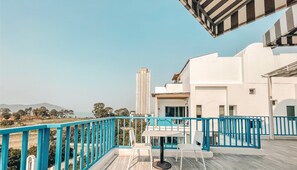 Sky Terrace Room | 미니바, 객실 내 금고, 책상, 암막 커튼