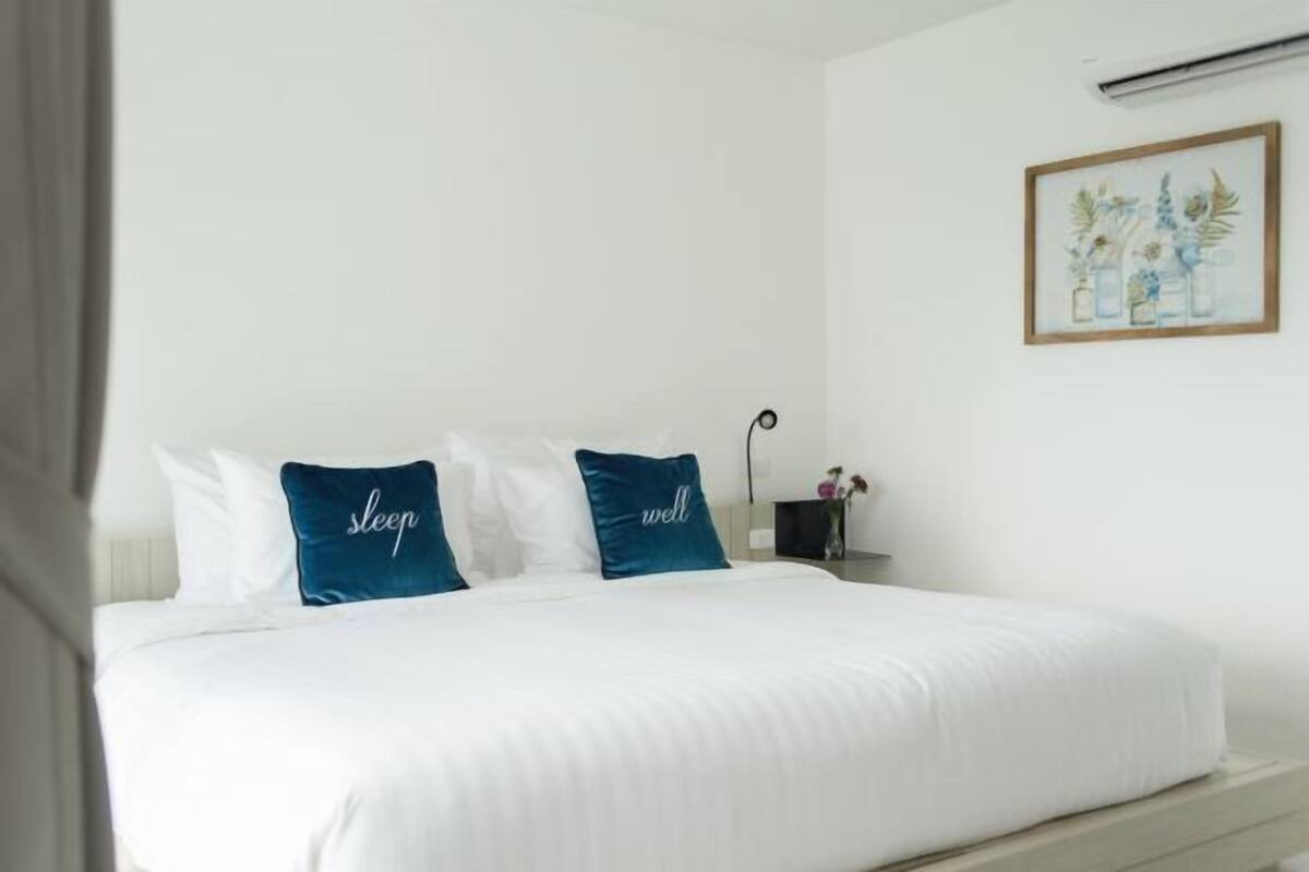Minibar, in-room safe, desk, blackout drapes