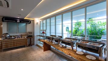Desayuno buffet todos los días (con cargo)
