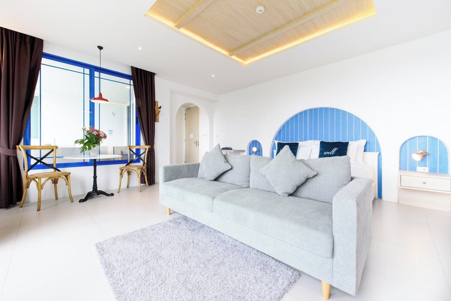 Deluxe Ocean View Jacuzzi | Minibar, in-room safe, desk, blackout drapes