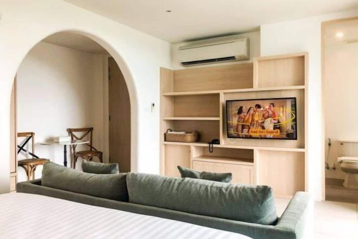 Minibar, in-room safe, desk, blackout curtains