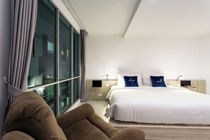 Minibar, in-room safe, desk, blackout drapes - Costa Village Bangsaray (Sattahip)